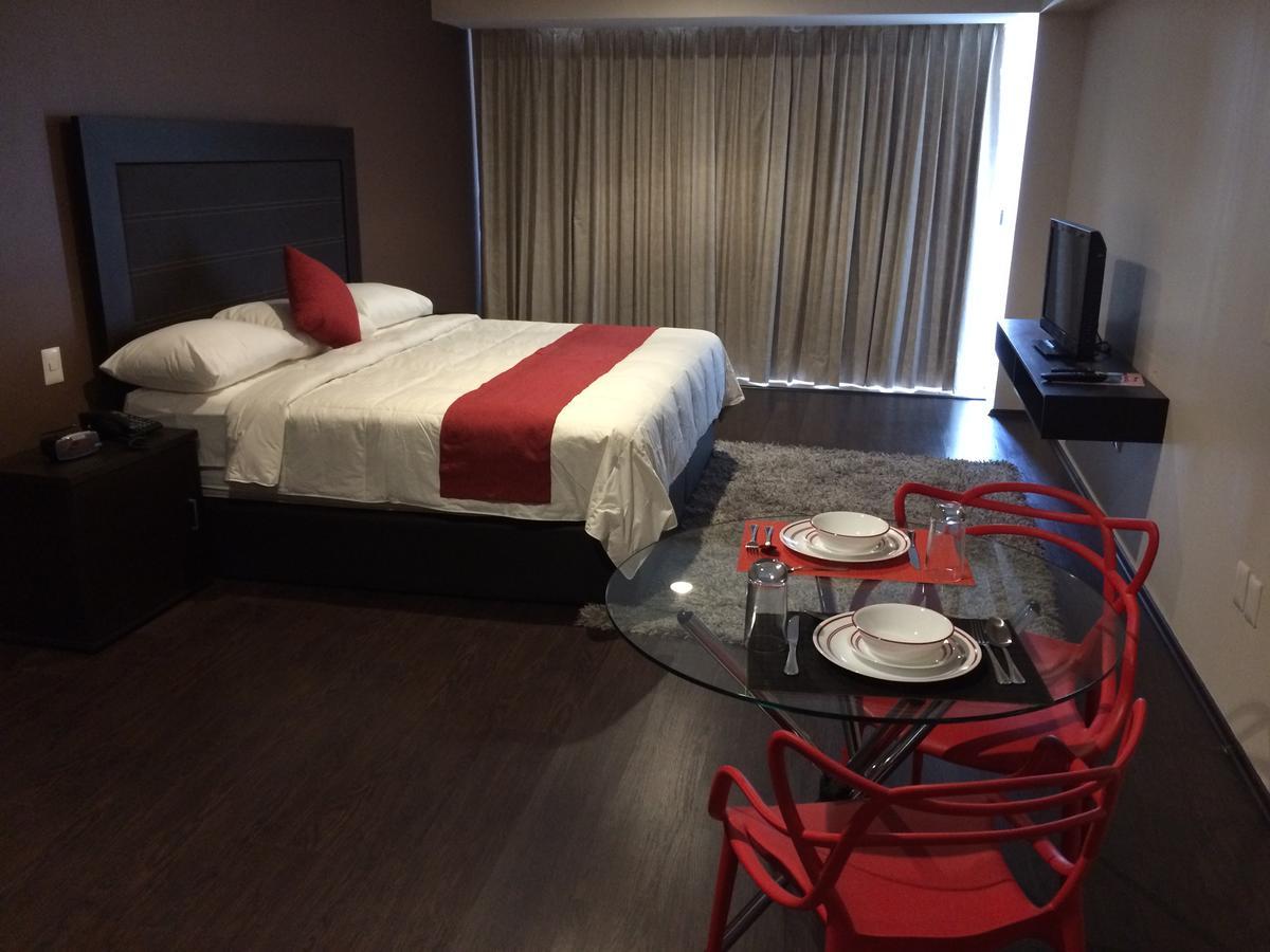 Hotel Lo + *